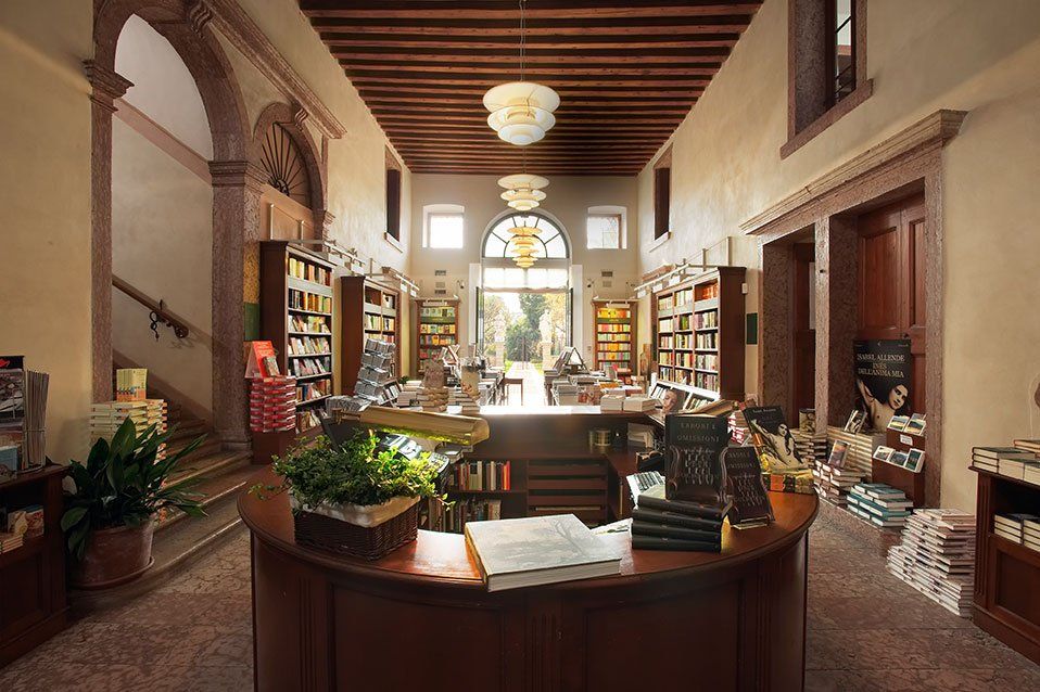Veduta interna della Libreria di Palazzo Roberti a Bassano del Grappa