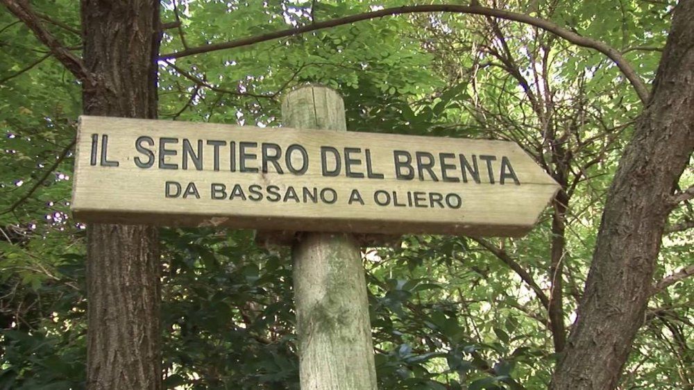 Il Cartello che indica il Sentiero del Brenta a Bassano del Grappa