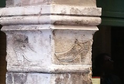 Calegheri a Venezia, bassorilievo