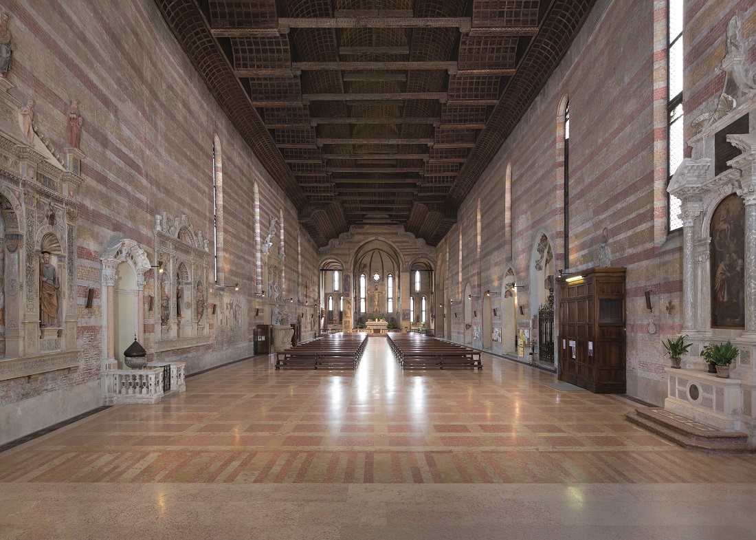 Interno della Chiesa dei Santi Filippo e Giacomo agli Eremitani