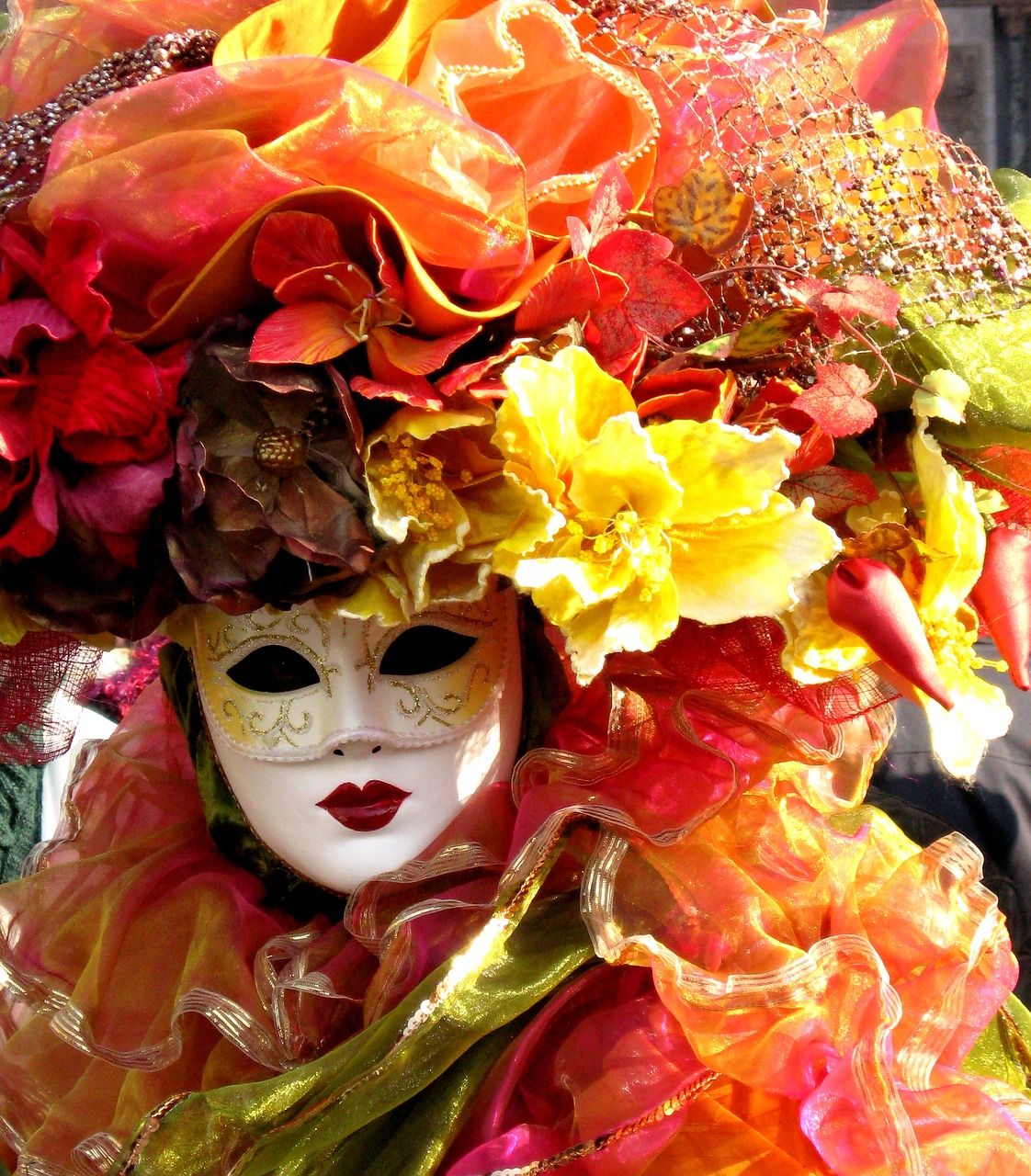 Coloratissima Figura Carnevalesca Veneziana