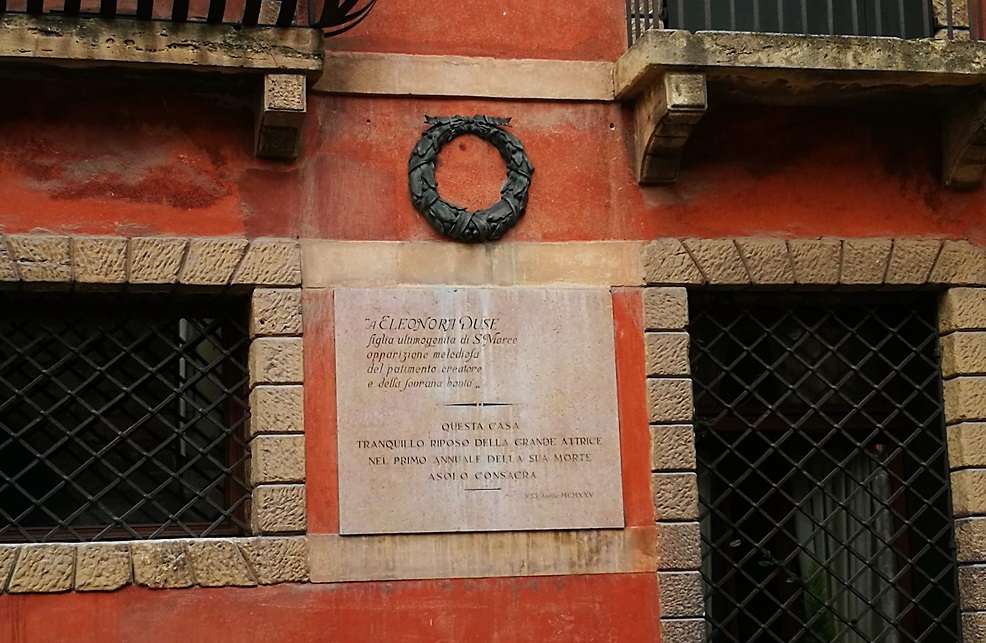 Targa a ricordo di Eleonora Duse