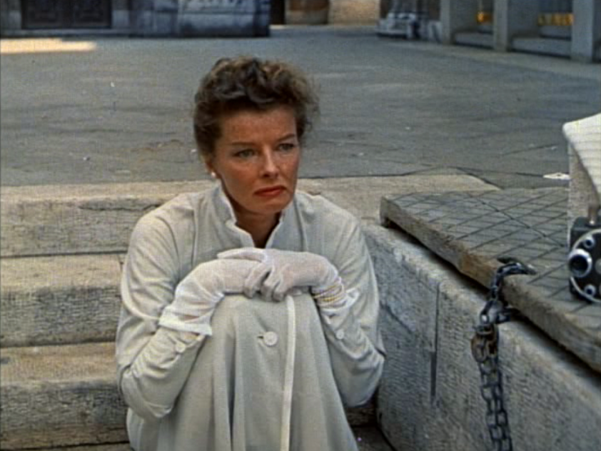 Triste e sconsolata in Campo San Moisè