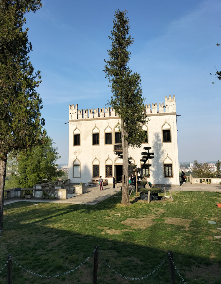 L'accesso a Villa Draghi dal Viale dell'Amore 