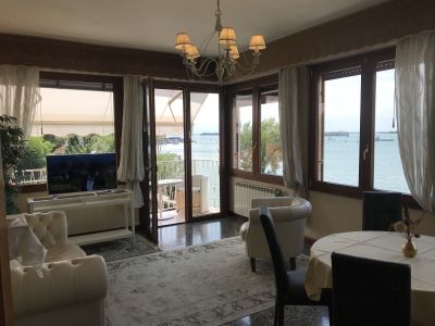 OASIS Lagoon & Residence