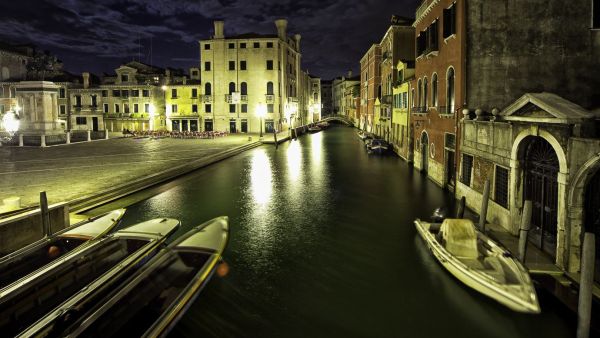 Rio dei Mendicati - Notturna - Venezia - by Sandro Bonaldo