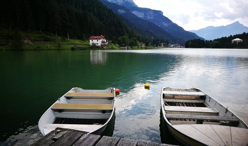 Lago di Alleghe barche
