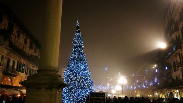 Natale a Verona notturna