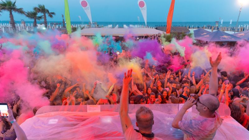 A Sottomarina torna l'Holi più grande d'Italia